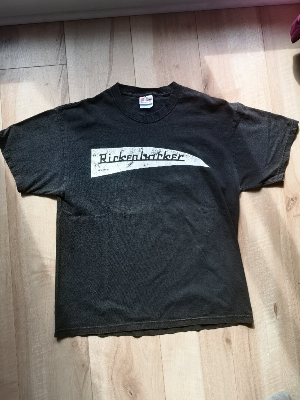RARE Vintage RICKENBACKERS - T-Shirt L - Hanes Comfort-T